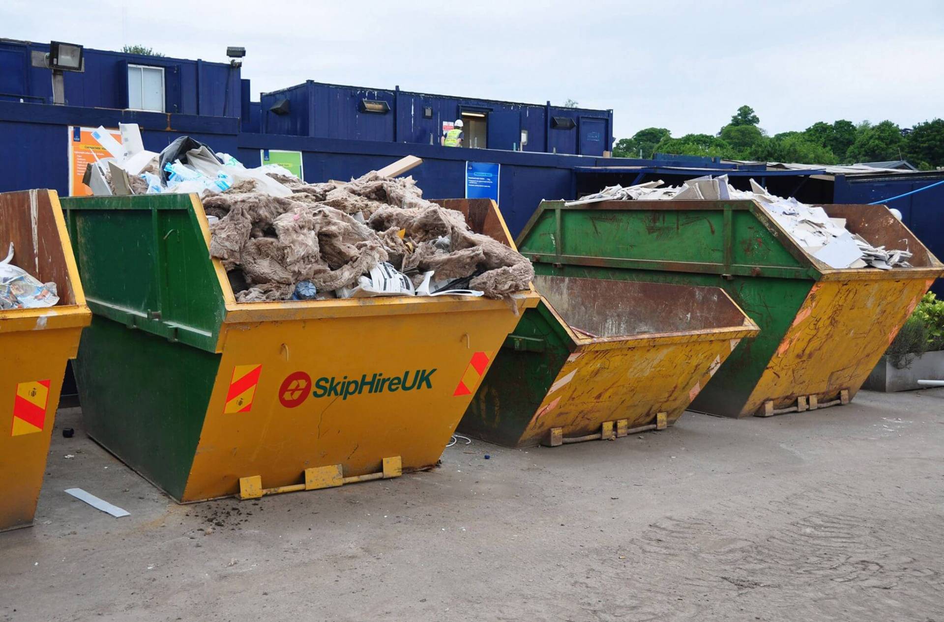 How to Reduce Waste Disposal Costs with the Right Skip Hire Service